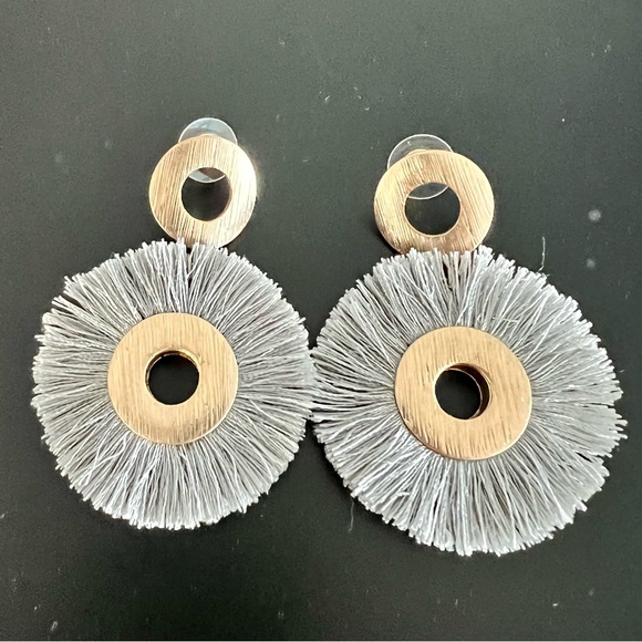 Fun grey and gold earrings - Picture 3 of 4